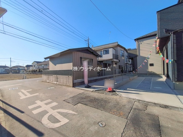 春日部市新宿新田3期　新築一戸建て　2号棟の前面道路含む現地写真