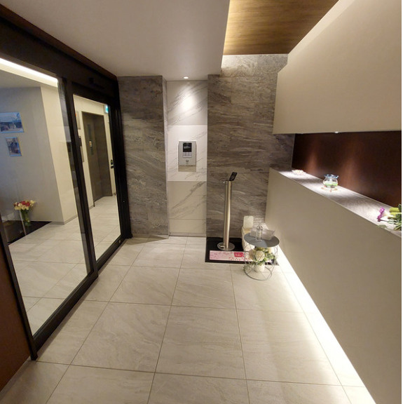 マミービルのエントランス