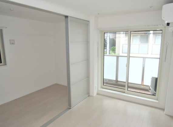 マミービルの居間・リビング