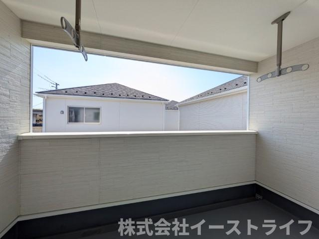 【新築戸建】　いわき市常磐西郷町第10　全10棟のバルコニー|2号棟写真　インナーバルコニーは広々としていてお洗濯が楽ちんです。また日当たりを好む植物を育てるにはぴったりの空間なので、ガーデニングの場としても楽しむことができます◎
