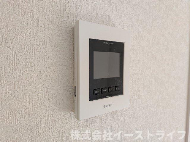 【新築戸建】　いわき市常磐西郷町第10　全10棟のセキュリティ|2号棟写真　テレビモニター付きインターフォンです。玄関のドアを開けることなく来客の顔や声を確認できるため、トラブルの防止につながります。