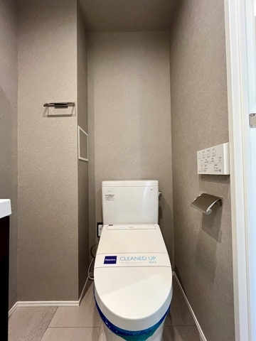 新品家具付きマンション高輪16(KaGood東京)のトイレ|シンプルで使いやすいトイレです