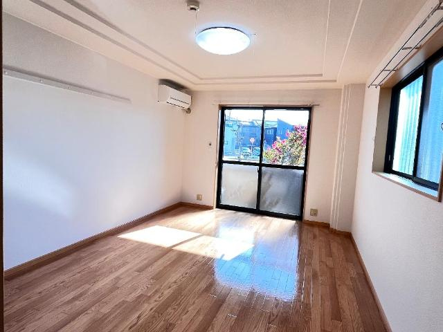 ヴォーノシロスナ　　刈谷市近郊の賃貸はクラスホーム刈谷店の居間・リビング|洋室