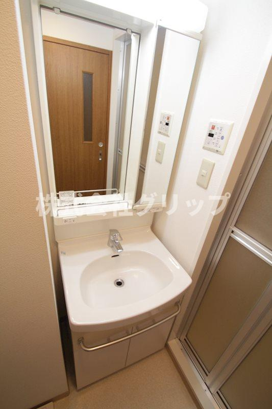 グリフィン横浜・桜木町参番館の独立洗面台