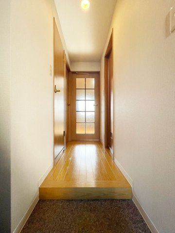 ライツェント広尾の玄関|同タイプ別号室のもの、実際の部屋と仕様等が異なる場合あり。