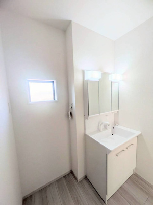 【独立洗面台】 | 天白区土原１丁目新築戸建て | キャンペーン対象物件です♪詳細は弊社ホームページもしくはスタッフまでお気軽にお問合せ下さいませ♪ お役に立てる自信があります♪