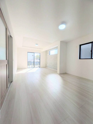 【居間・リビング】 | 天白区土原１丁目新築戸建て | キャンペーン対象物件です♪詳細は弊社ホームページもしくはスタッフまでお気軽にお問合せ下さいませ♪ お役に立てる自信があります♪