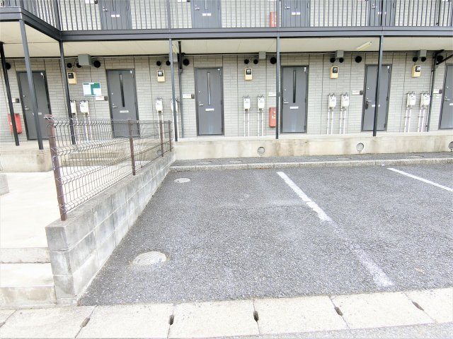 オプス・なのはなの駐車場