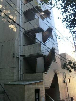 日神パレステージ市川のエントランス