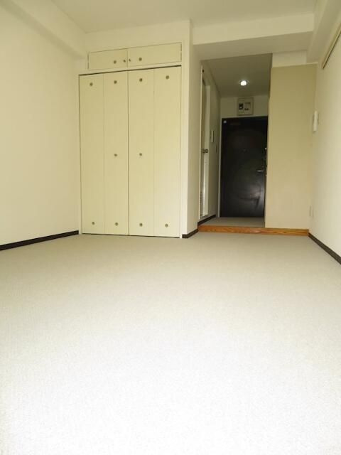 日神パレステージ市川の居間・リビング