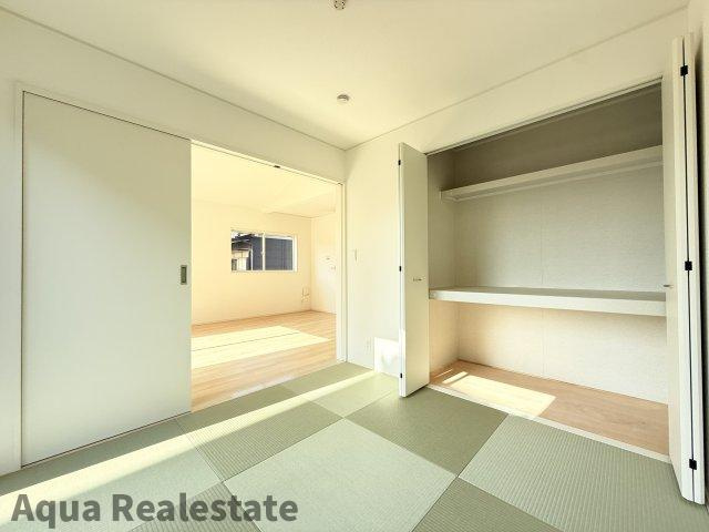 丸亀市津森町の新築一戸建の独立洗面台|独立洗面台あり、毎朝おしゃれに忙しい女性の方におすすめです　※同仕様モデルハウス写真