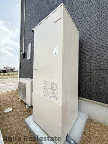 丸亀市津森町の新築一戸建の発電・温水設備|エコキュートは価格に含まれております　　※同仕様モデルハウス写真