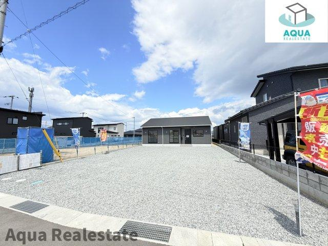 丸亀市津森町の新築一戸建の前面道路含む現地写真|前面道路含む現地写真です