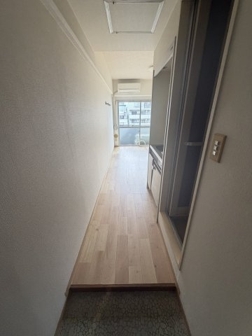 Fitsビル段原南の玄関