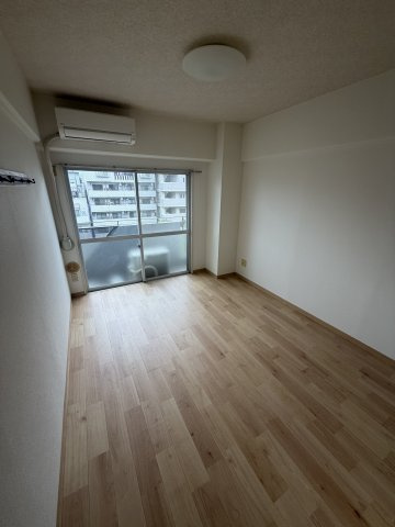 Fitsビル段原南の洋室