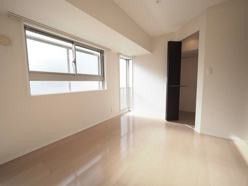 ベレーサ星ヶ丘の洋室