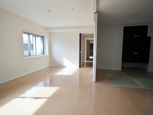 ベレーサ星ヶ丘の居間・リビング