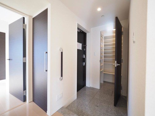 ベレーサ星ヶ丘の玄関