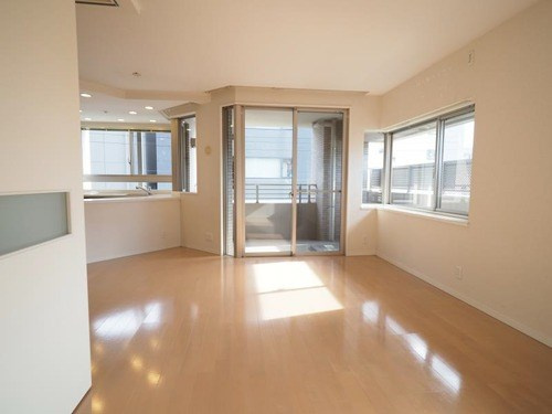 ベレーサ星ヶ丘の居間・リビング