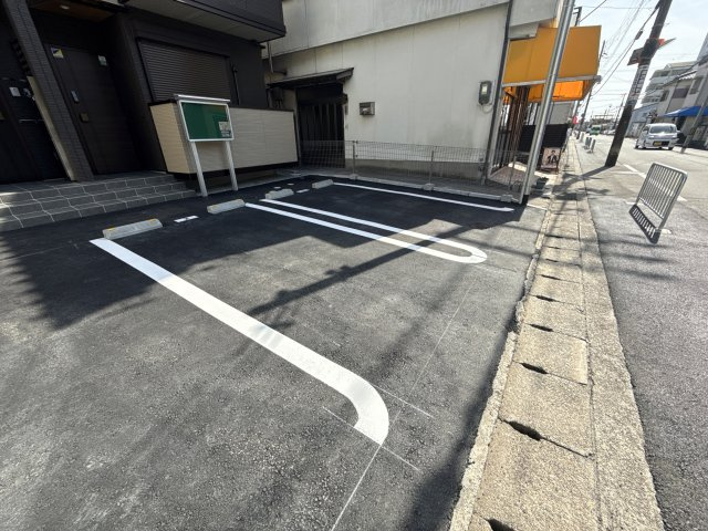 インフィニティ北ノ丁 の駐車場