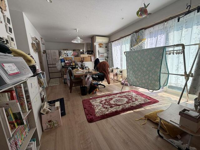 香南市野市大谷　中古戸建ての居間・リビング