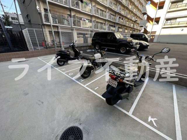 PHOENIX CLOVE TOMOIの駐車場|駐車場があるので、車を買う予定の方も安心です