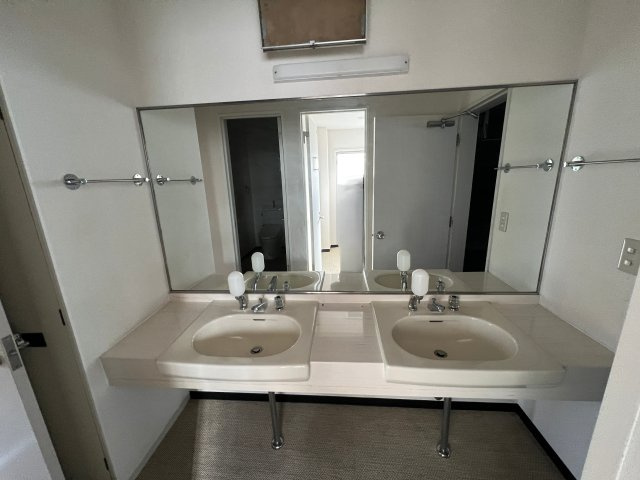 津山市　河辺　3階建店舗ビル　の独立洗面台|洗面所