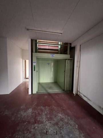 津山市　河辺　3階建店舗ビル　のその他|リフト