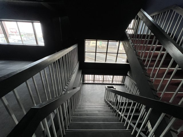 津山市　河辺　3階建店舗ビル　の内装|階段