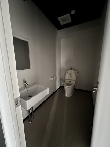 津山市　河辺　3階建店舗ビル　のトイレ|２階トイレ