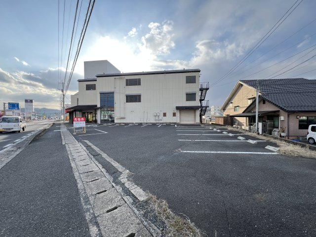 津山市　河辺　3階建店舗ビル　の外観