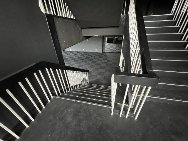 津山市　河辺　3階建店舗ビル　のその他|階段