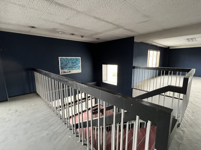 津山市　河辺　3階建店舗ビル　のその他|3階階段
