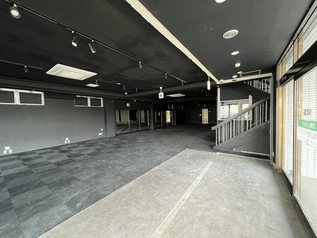 津山市　河辺　3階建店舗ビル　のエントランス