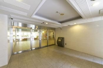 ベレーサ鶴舞公園のエントランス