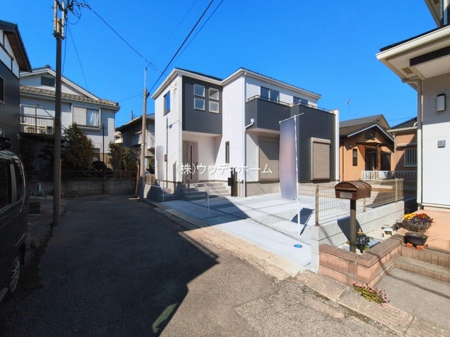 越谷市弥十郎12期　新築一戸建ての前面道路含む現地写真