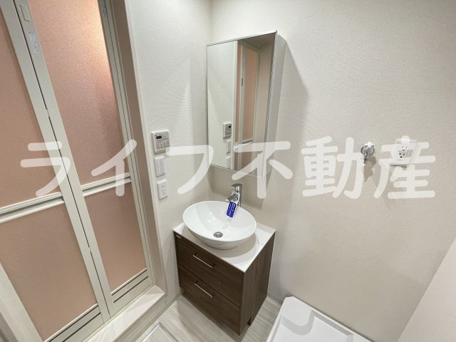 フジパレス岩田町サウスの独立洗面台|朝の支度にも助かる、独立の洗髪洗面化粧台