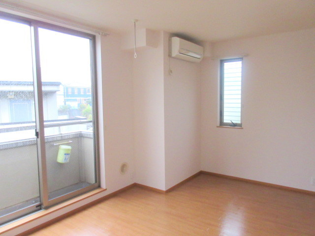 メゾン オークの寝室|２Ｆ南向き　２面採光の明るい室内