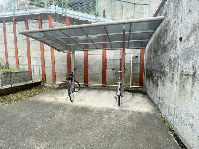 メゾン オークのその他共用部分|屋根付き駐輪場