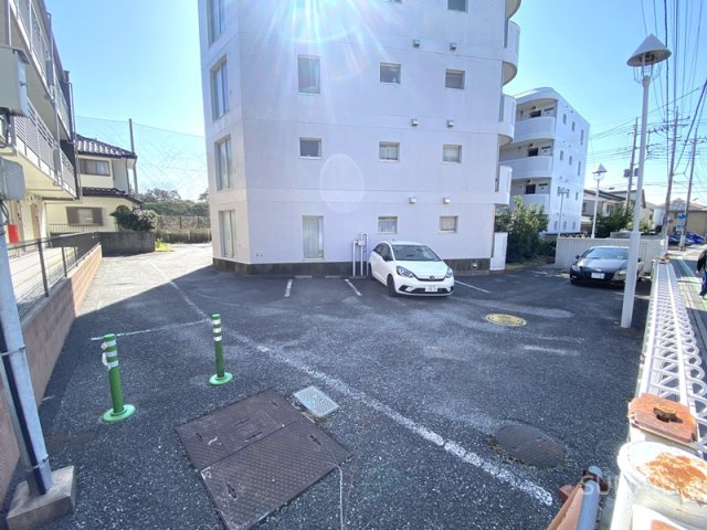 ルートマンションの駐車場