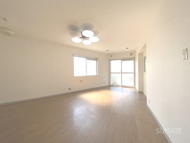 ルートマンションの居間・リビング|メンテナンス中　綺麗なります☆彡