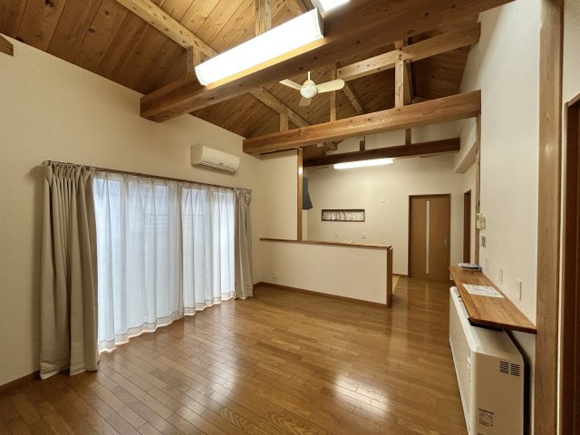 本郷２丁目　中古戸建の居間・リビング