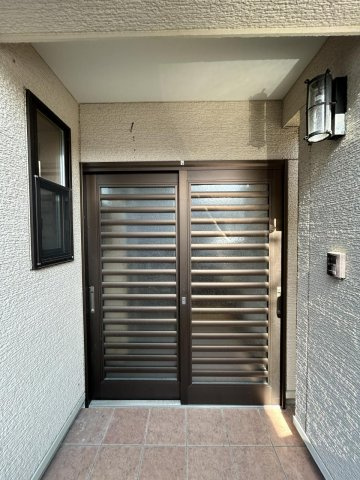 本郷２丁目　中古戸建の玄関