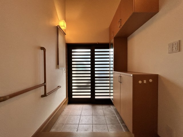 本郷２丁目　中古戸建の玄関