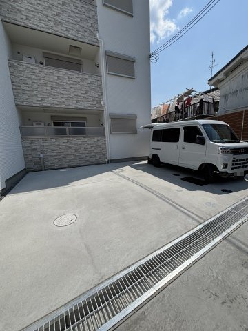 クリエオーレ倉治の駐車場
