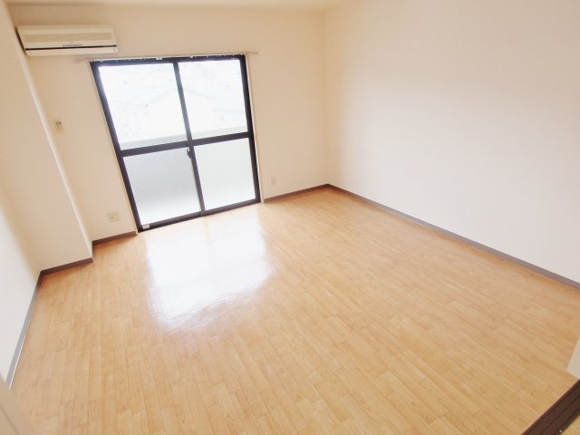 セーヌ川中の内装