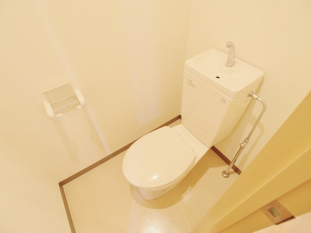 セーヌ川中のトイレ