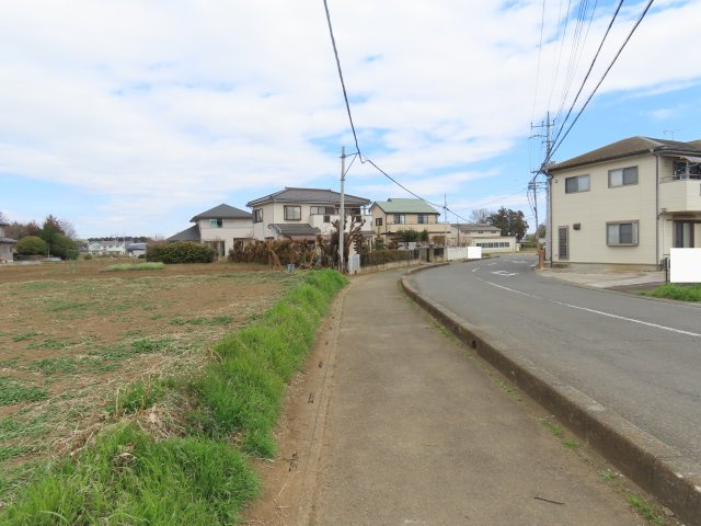 坂戸市成願寺売地の前面道路含む現地写真