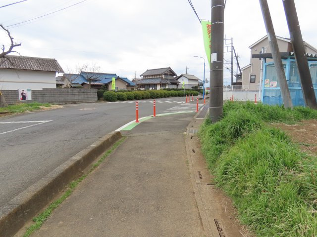 坂戸市成願寺売地の前面道路含む現地写真