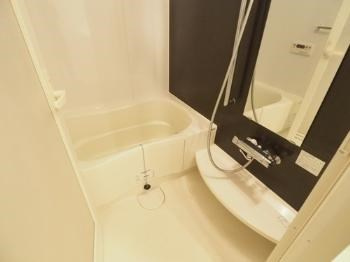 メゾン・ド山手の浴室